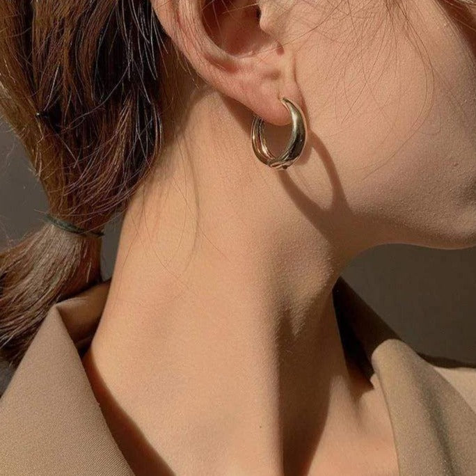 Victoria London Chunky Midsize Hoop Earrings