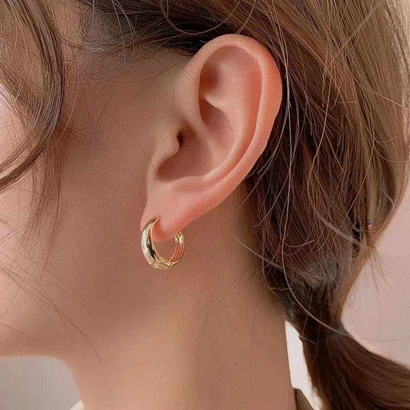 Victoria London Chunky Midsize Hoop Earrings