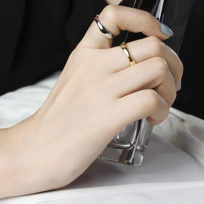 Victoria London Delicate Wave Ring - Sterling Silver