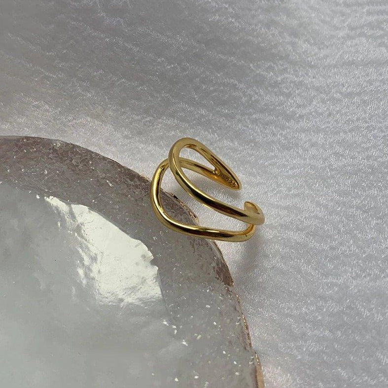 Victoria London Minimalist Illusion Ring